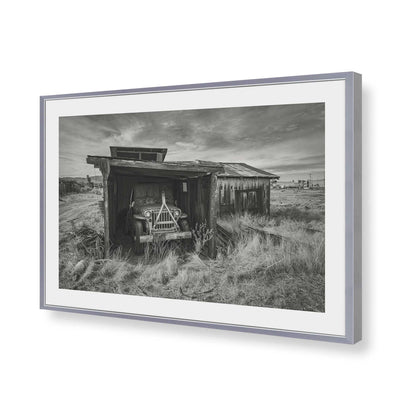 [Color:Polished Chrome], Picture of art in a Polished Chrome frame of the corner