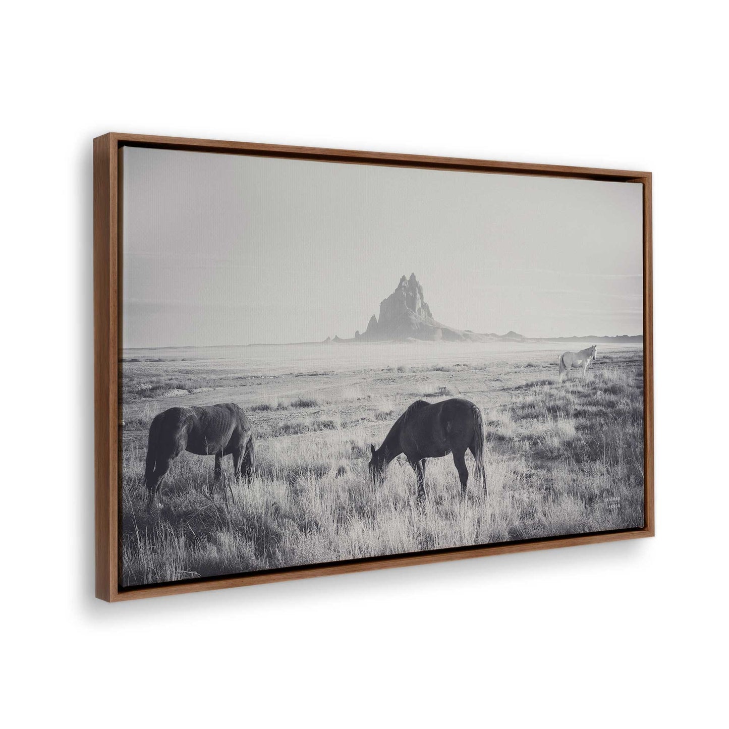 [Color:Walnut], Picture of the corner of the art