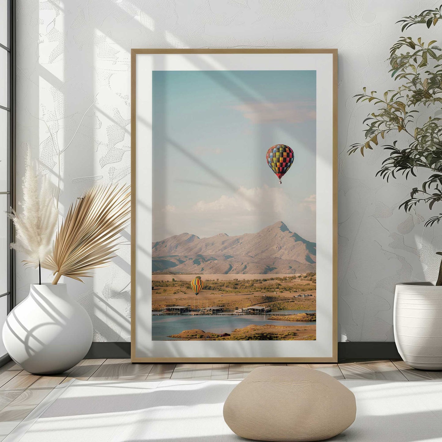 [LIFESTYLE],[SPECIAL],Picture of art in a room